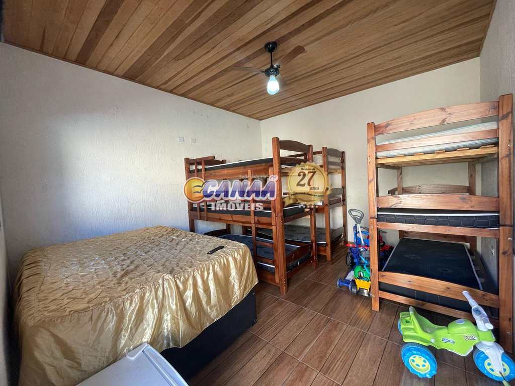 Casa em Itanhaém, no bairro Vila Loty I