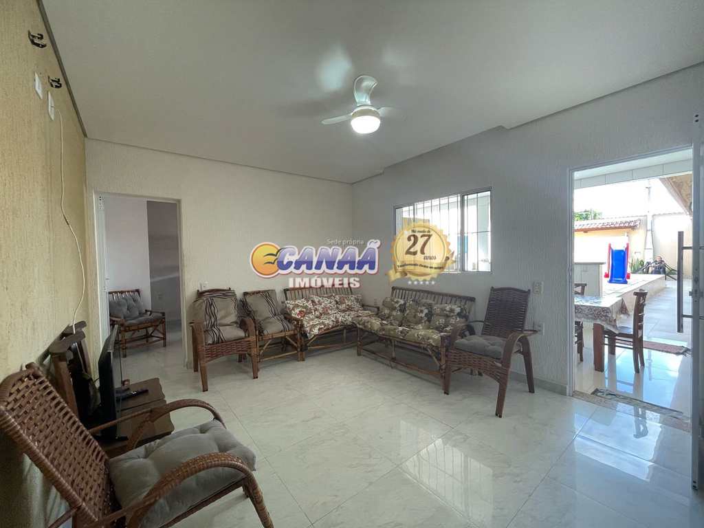 Casa em Itanhaém, no bairro Vila Loty I