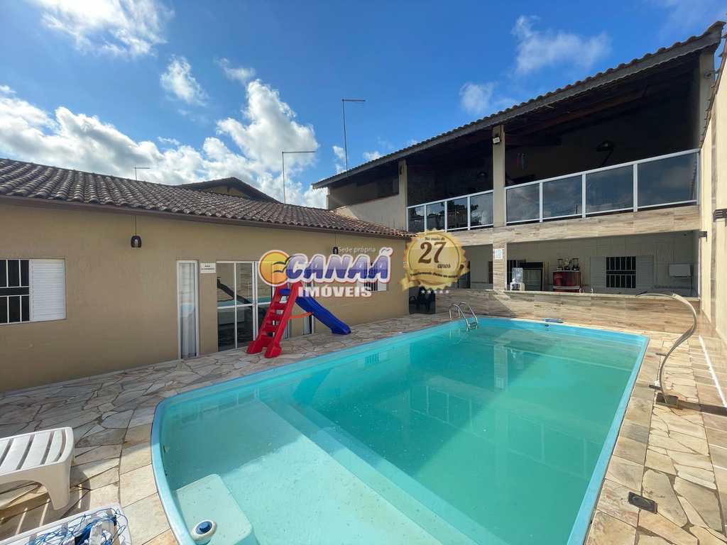 Casa em Itanhaém, no bairro Vila Loty I