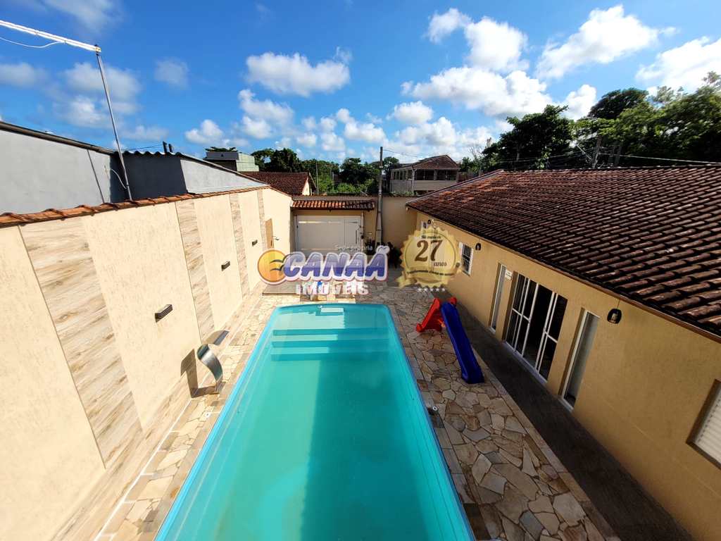 Casa em Itanhaém, no bairro Vila Loty I