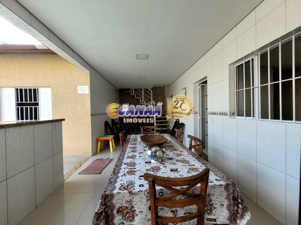 Casa em Itanhaém, no bairro Vila Loty I