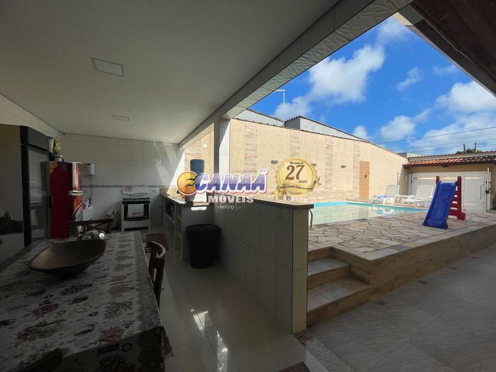 Casa em Itanhaém, no bairro Vila Loty I