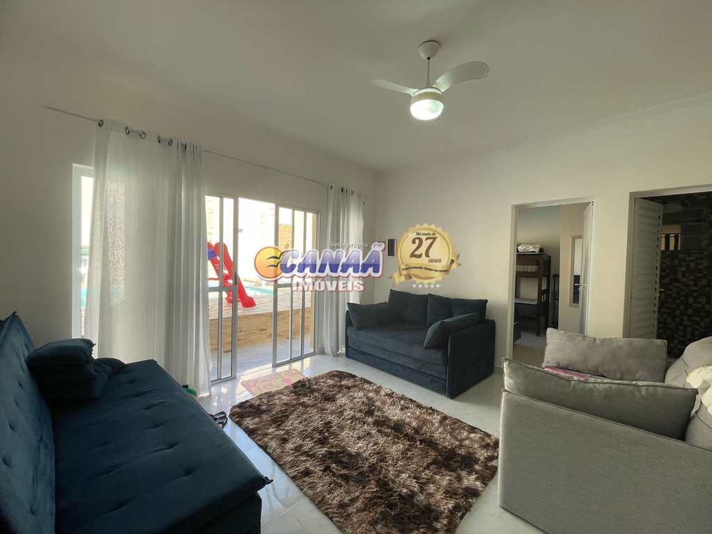 Casa em Itanhaém, no bairro Vila Loty I