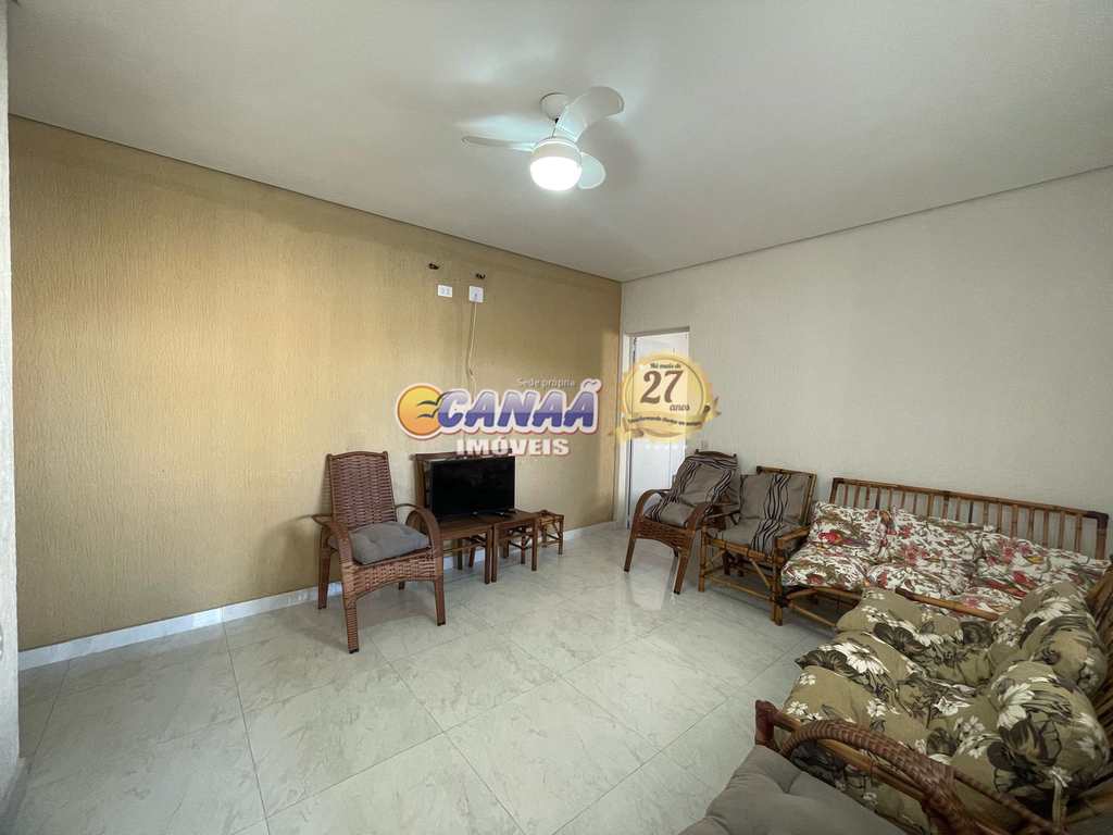 Casa em Itanhaém, no bairro Vila Loty I