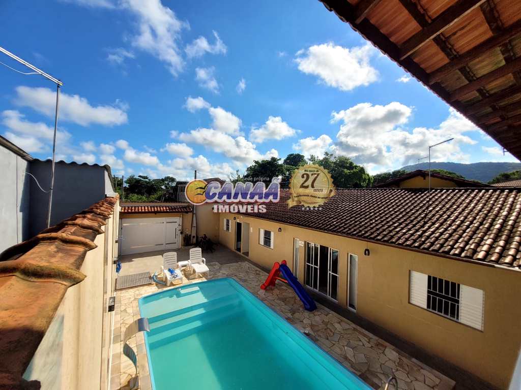 Casa em Itanhaém, no bairro Vila Loty I