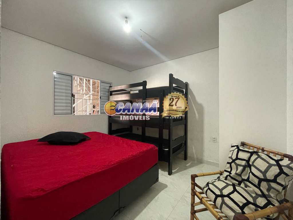 Casa em Itanhaém, no bairro Vila Loty I