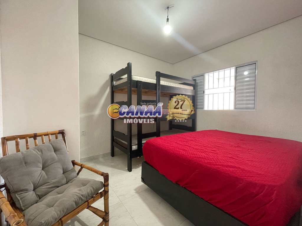 Casa em Itanhaém, no bairro Vila Loty I
