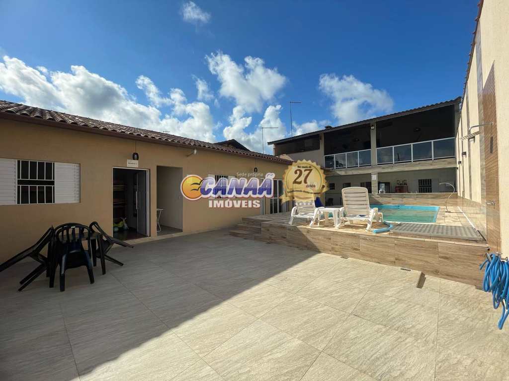 Casa em Itanhaém, no bairro Vila Loty I