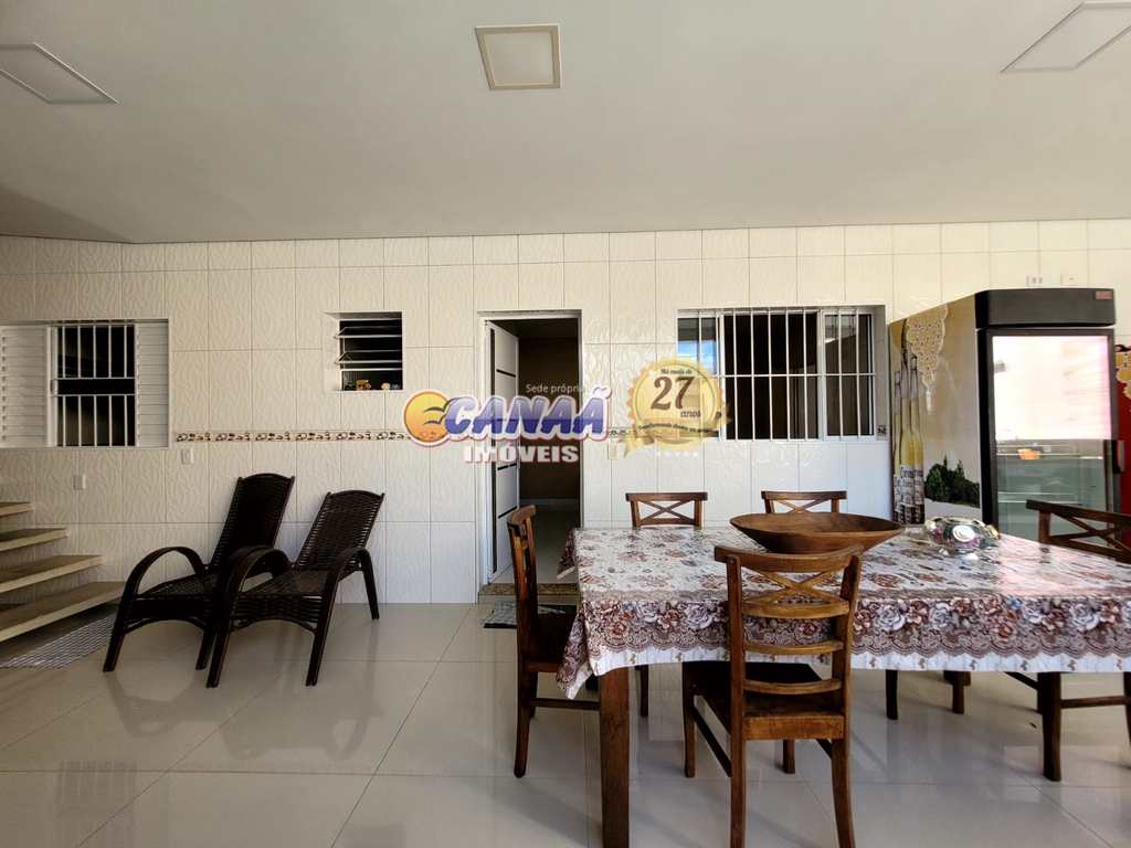 Casa em Itanhaém, no bairro Vila Loty I