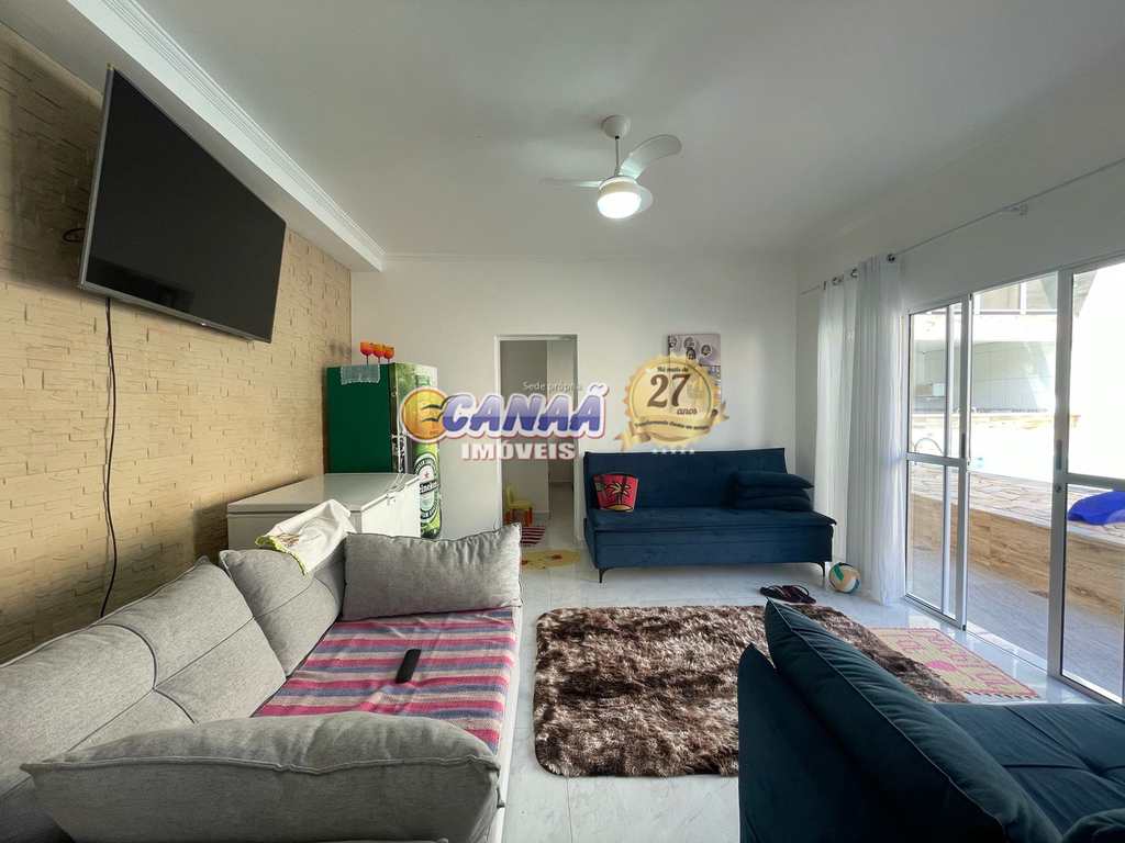 Casa em Itanhaém, no bairro Vila Loty I