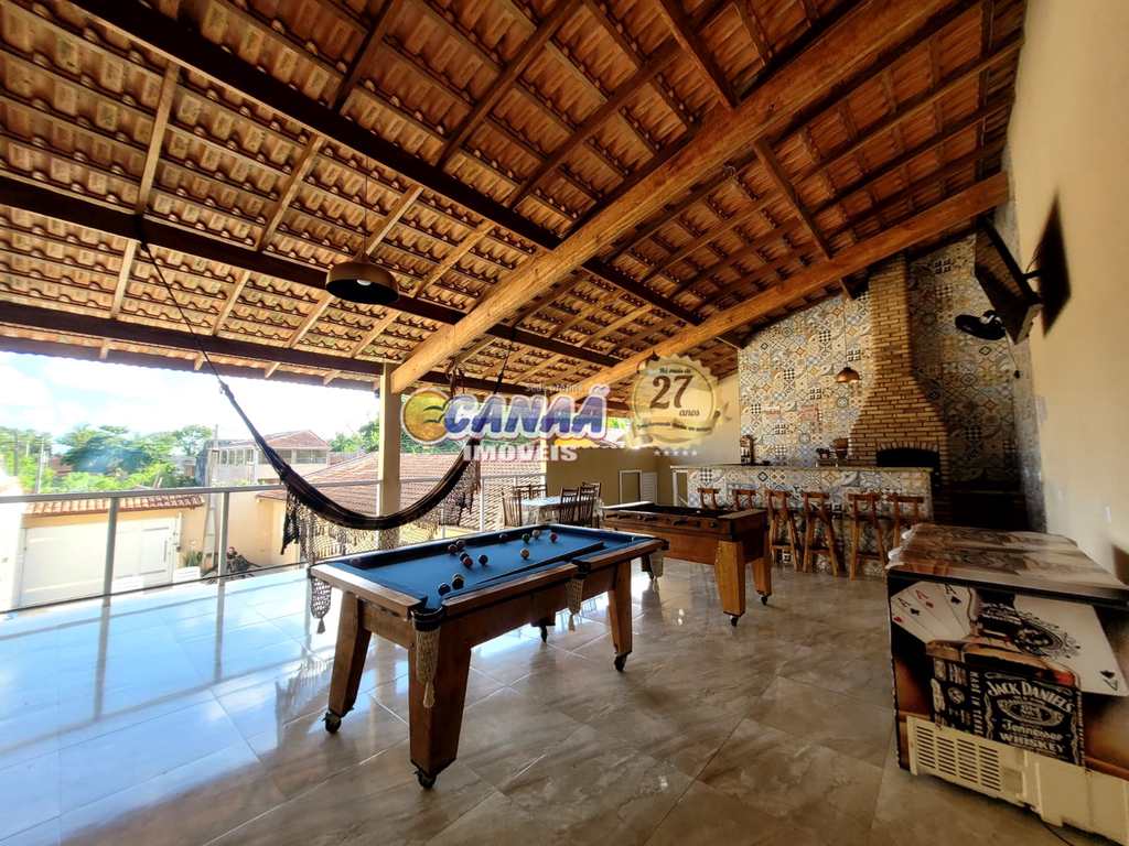 Casa em Itanhaém, no bairro Vila Loty I