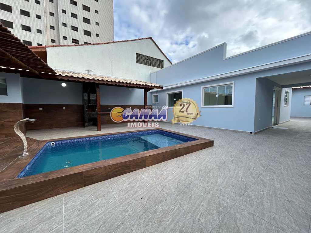 Casa em Mongaguá, no bairro Santa Eugênia