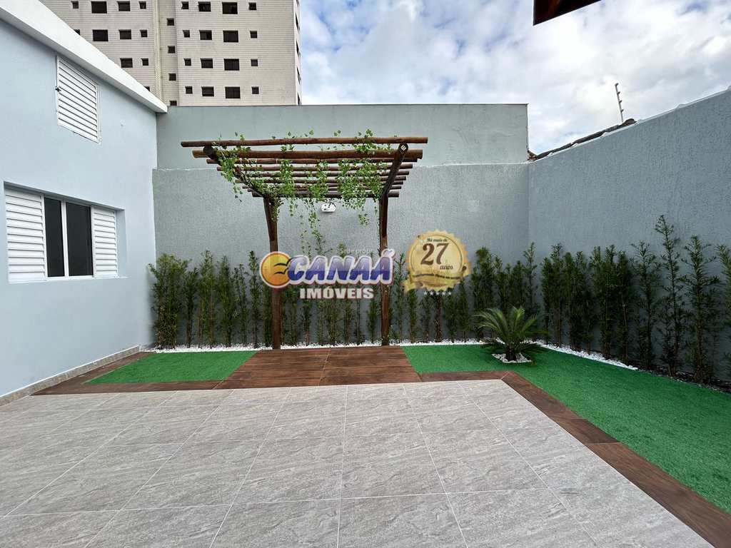 Casa em Mongaguá, no bairro Santa Eugênia
