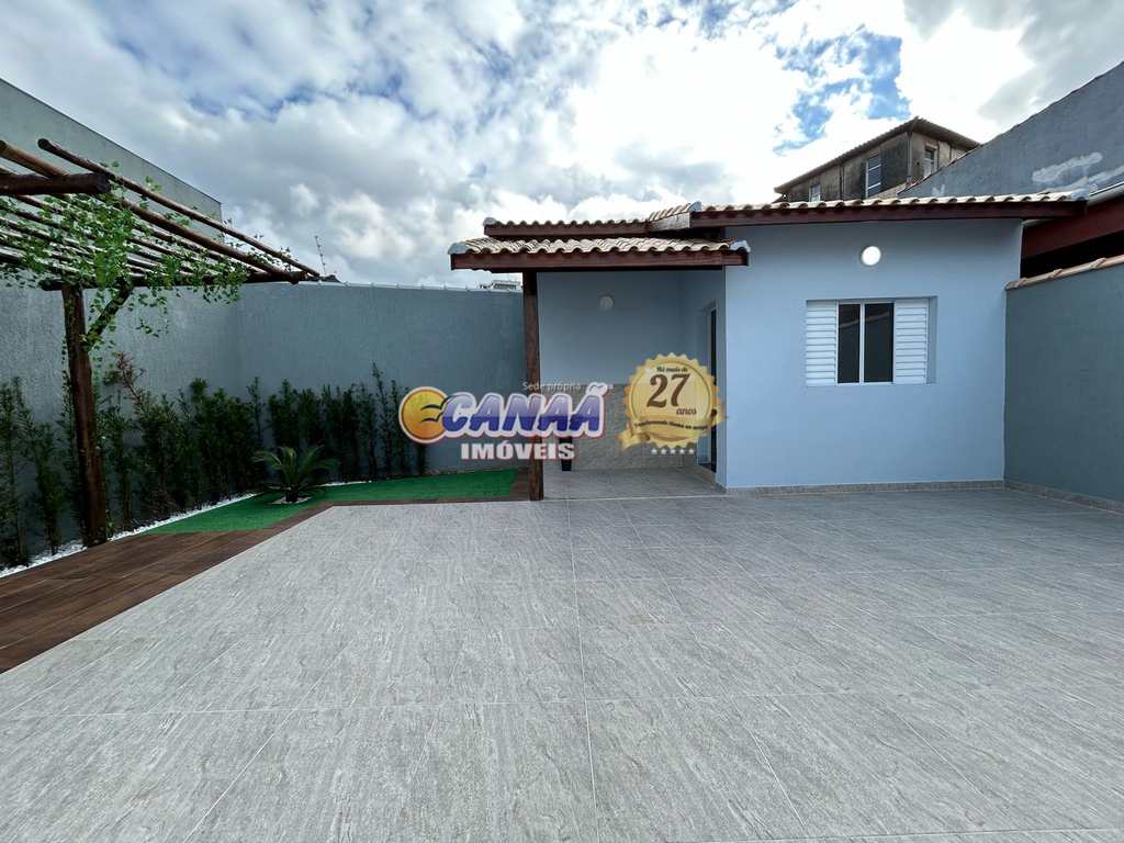 Casa em Mongaguá, no bairro Santa Eugênia