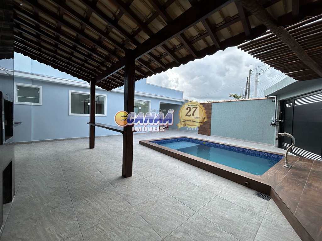 Casa em Mongaguá, no bairro Santa Eugênia