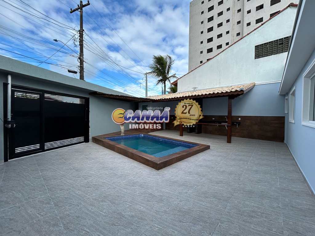 Casa em Mongaguá, no bairro Santa Eugênia