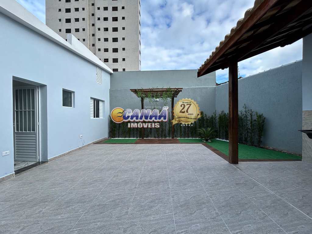 Casa em Mongaguá, no bairro Santa Eugênia