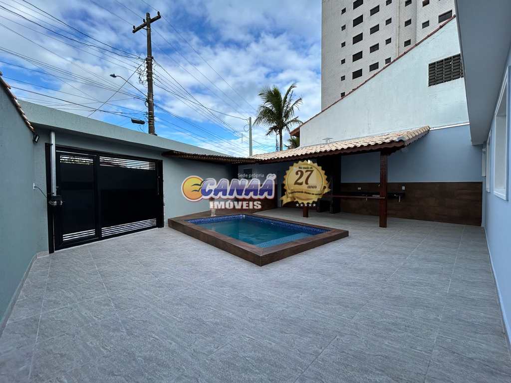 Casa em Mongaguá, no bairro Santa Eugênia