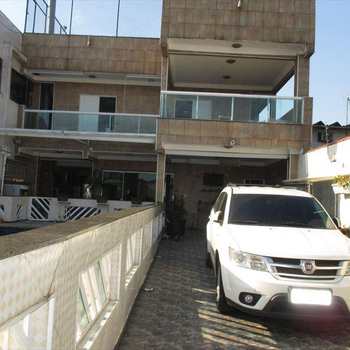 Casa em Praia Grande, bairro Nova Mirim