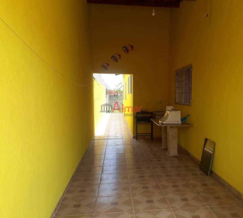 Casa em Itanhaém, no bairro Aguapeu