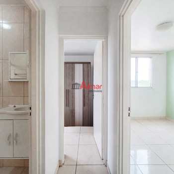 Apartamento em Poá, bairro Jardim Itamarati