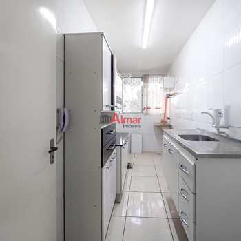 Apartamento em Poá, bairro Jardim Itamarati