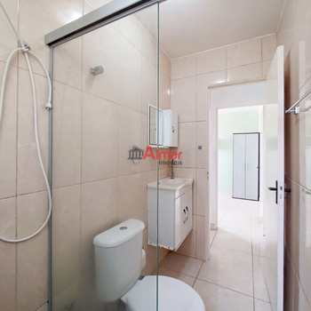 Apartamento em Poá, bairro Jardim Itamarati