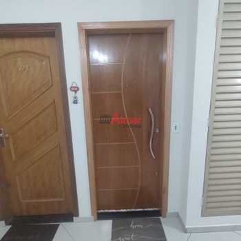 Apartamento em São Paulo, bairro Vila Carmosina