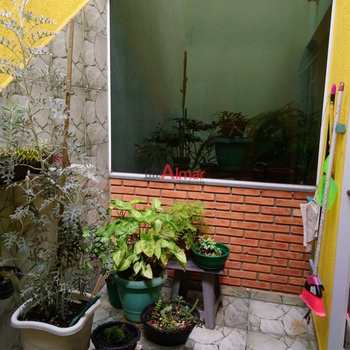 Sobrado em Itaquaquecetuba, bairro Jardim dos Ipês