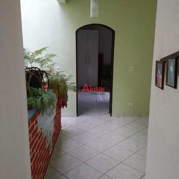 Sobrado em Itaquaquecetuba, bairro Jardim dos Ipês