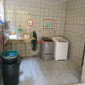 Sobrado em Itaquaquecetuba, bairro Jardim dos Ipês