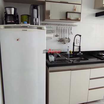 Apartamento em Palmeiras de São Paulo, bairro Vila Antonieta