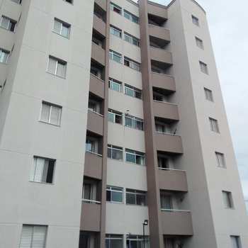 Apartamento em Mogi das Cruzes, bairro Vila Mogilar