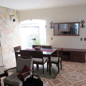 Casa em Mogi das Cruzes, bairro Vila Oliveira