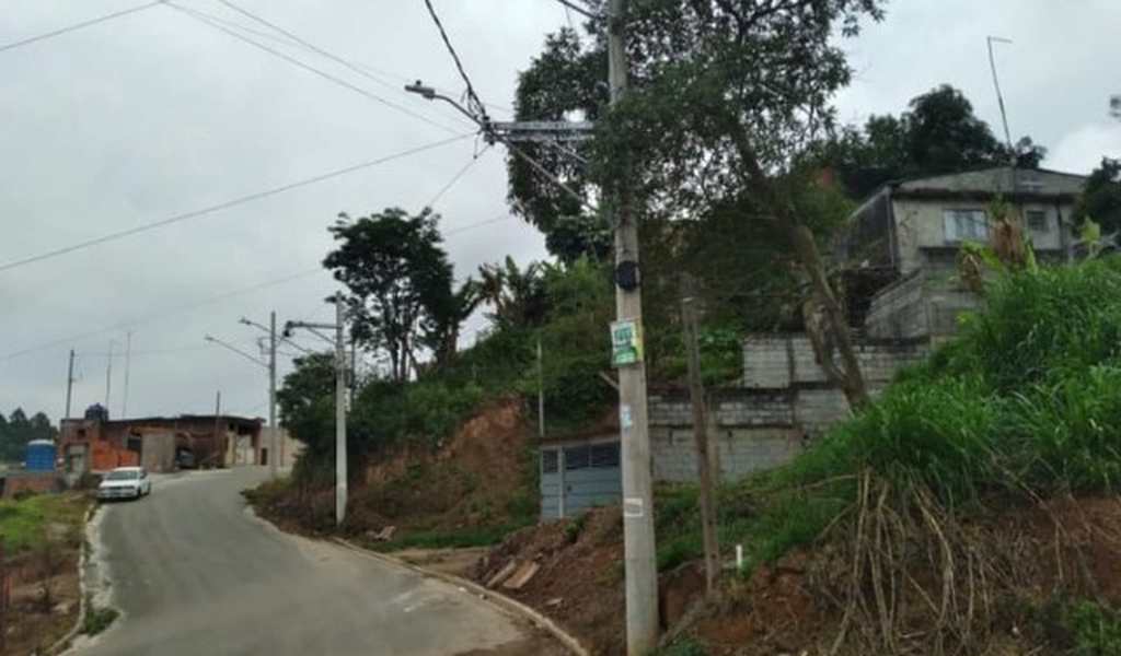 Terreno em Santana de Parnaíba, bairro Jardim Clementino (Fazendinha)