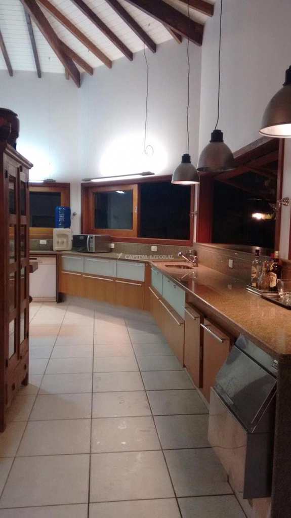 Casa em Ilhabela, no bairro Siriúba