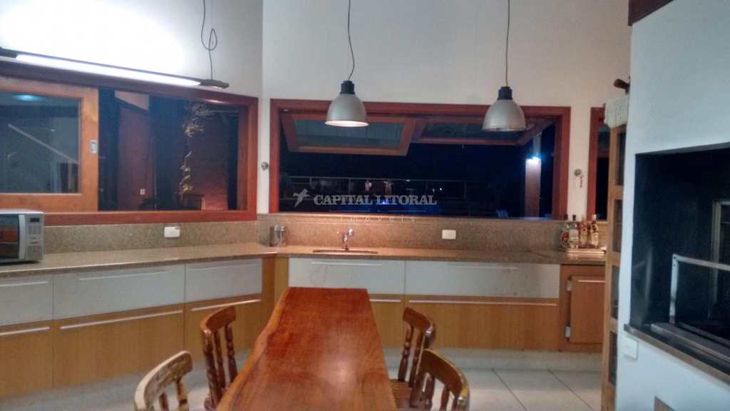 Casa em Ilhabela, no bairro Siriúba