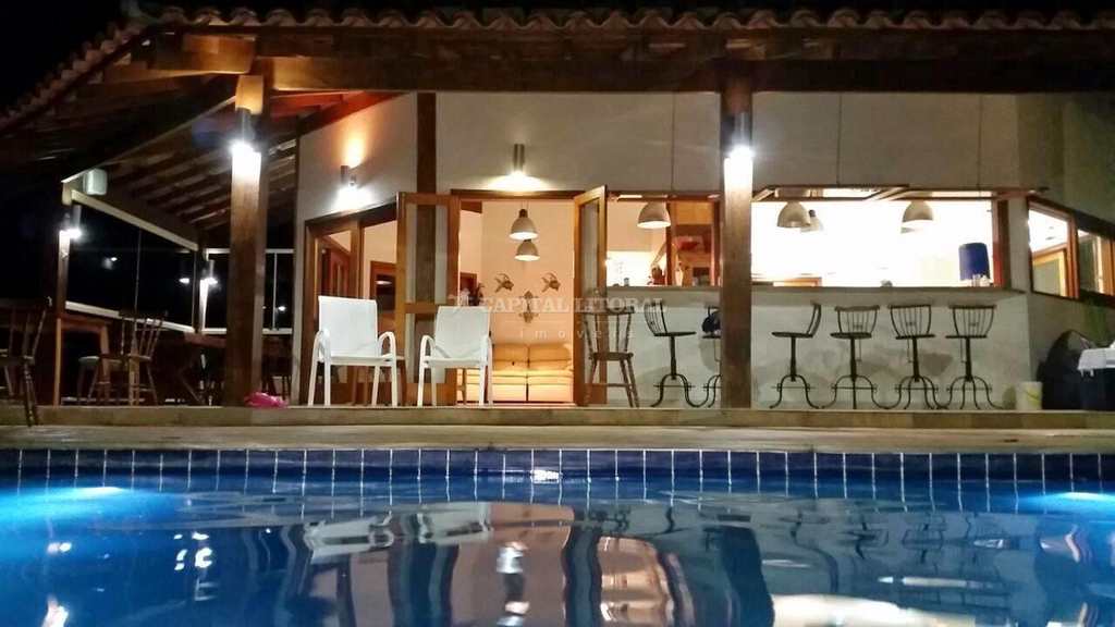 Casa em Ilhabela, no bairro Siriúba