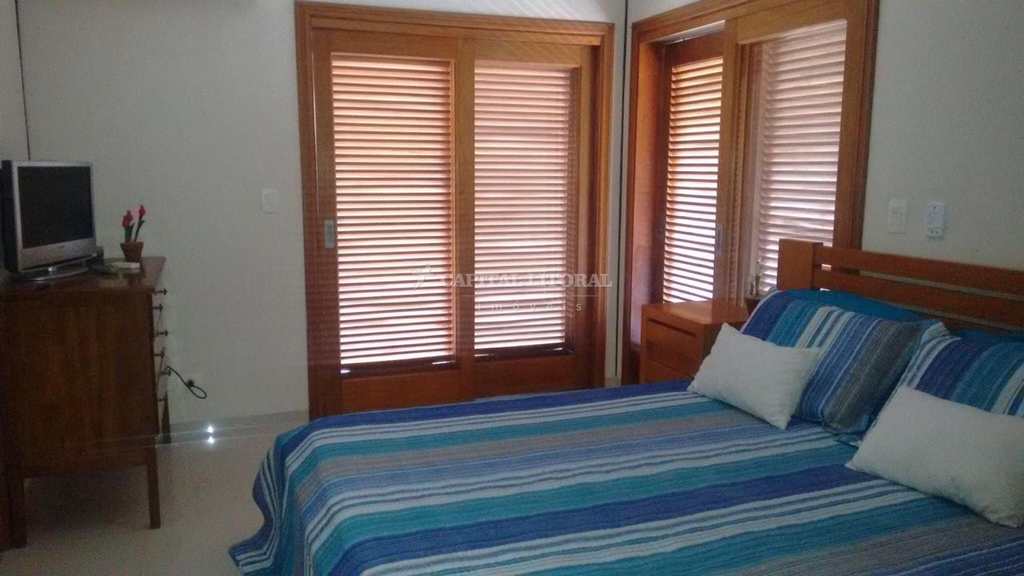 Casa em Ilhabela, no bairro Siriúba