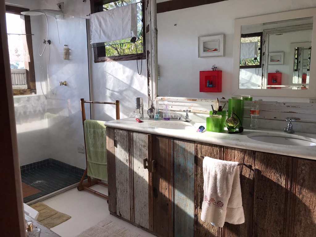 Casa em Ilhabela, no bairro Feiticeira