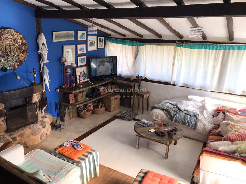 Casa em Ilhabela, no bairro Feiticeira