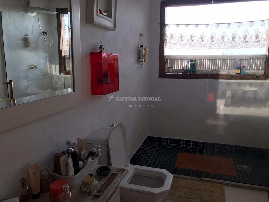 Casa em Ilhabela, no bairro Feiticeira