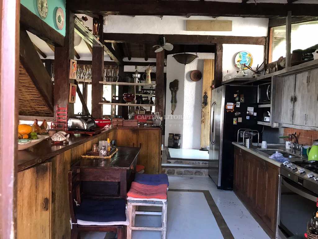 Casa em Ilhabela, no bairro Feiticeira