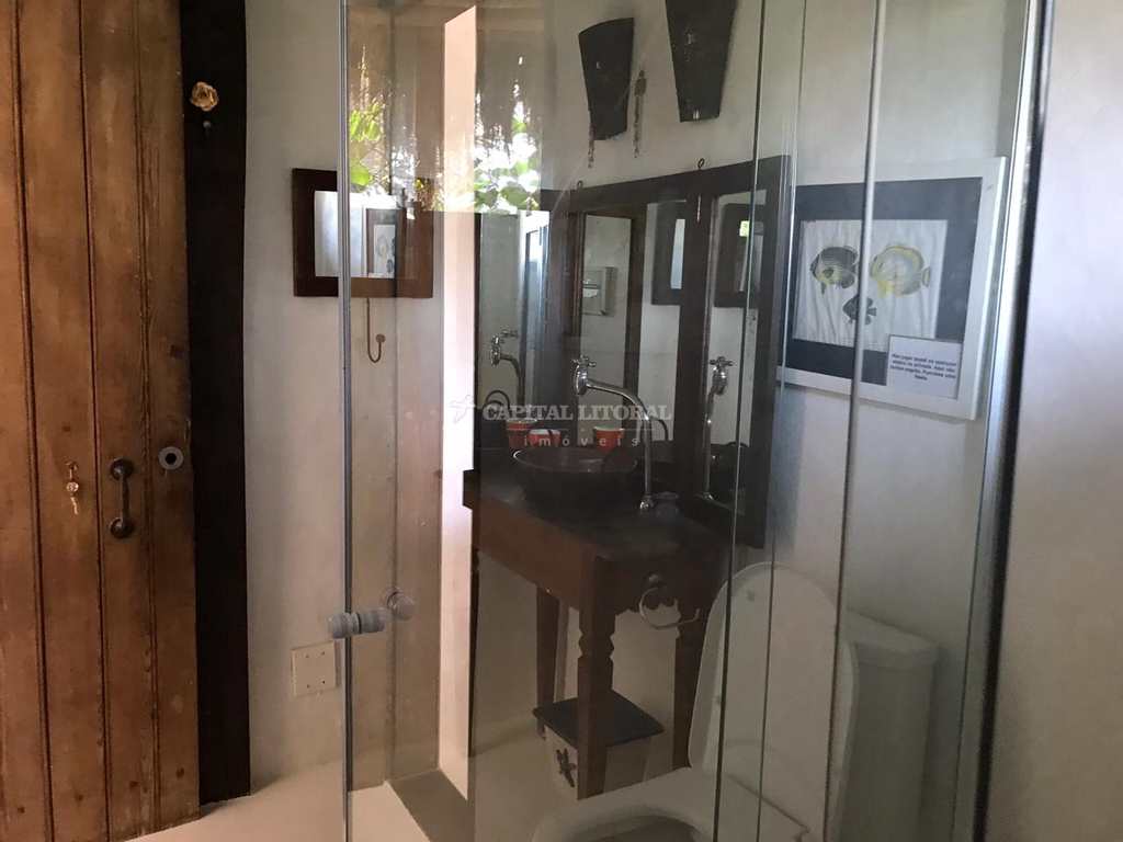 Casa em Ilhabela, no bairro Feiticeira
