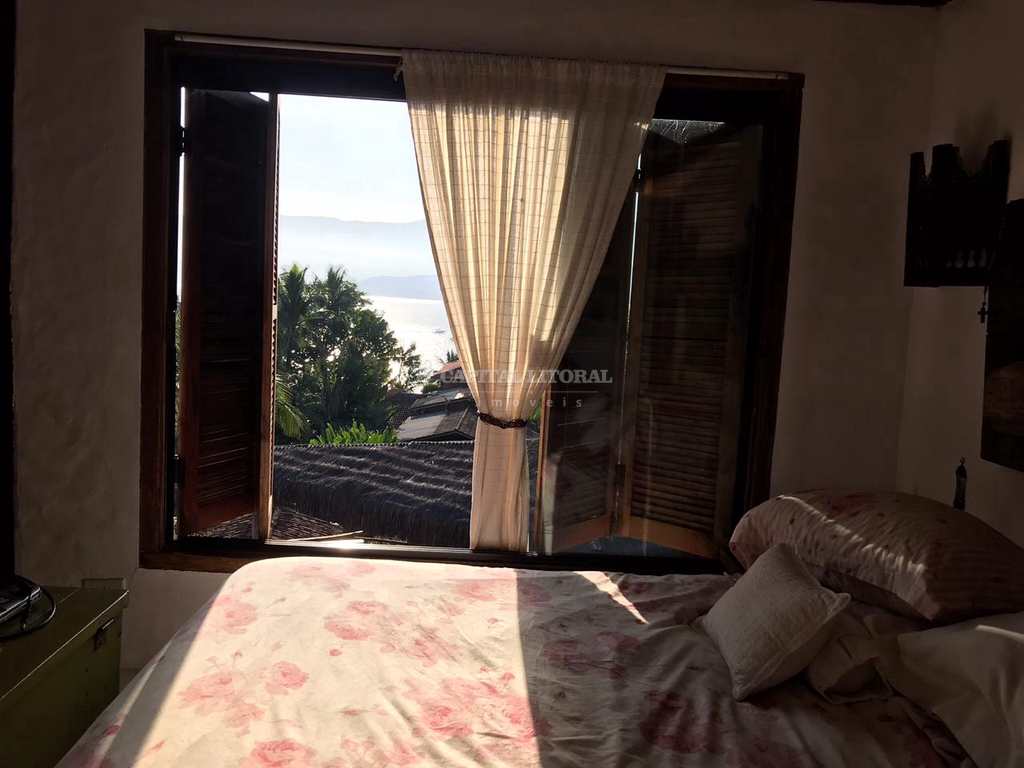 Casa em Ilhabela, no bairro Feiticeira