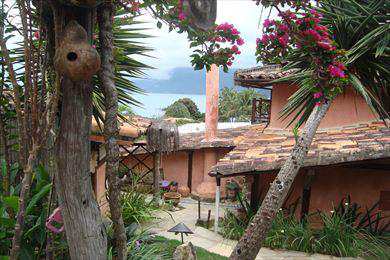 Casa em Ilhabela, no bairro Feiticeira