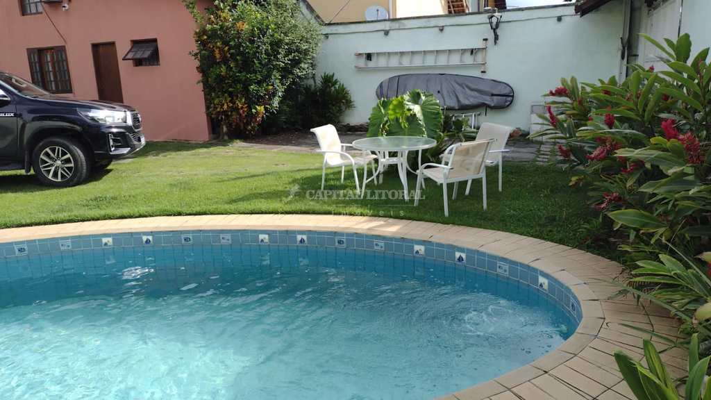 Casa em Ilhabela, no bairro Perequê