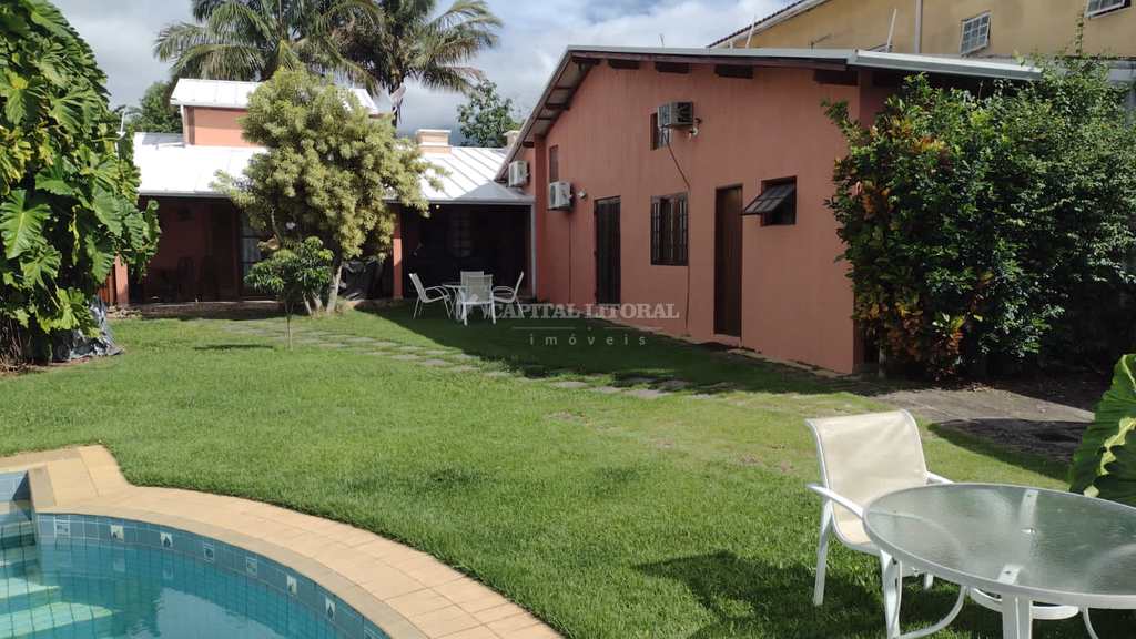 Casa em Ilhabela, no bairro Perequê
