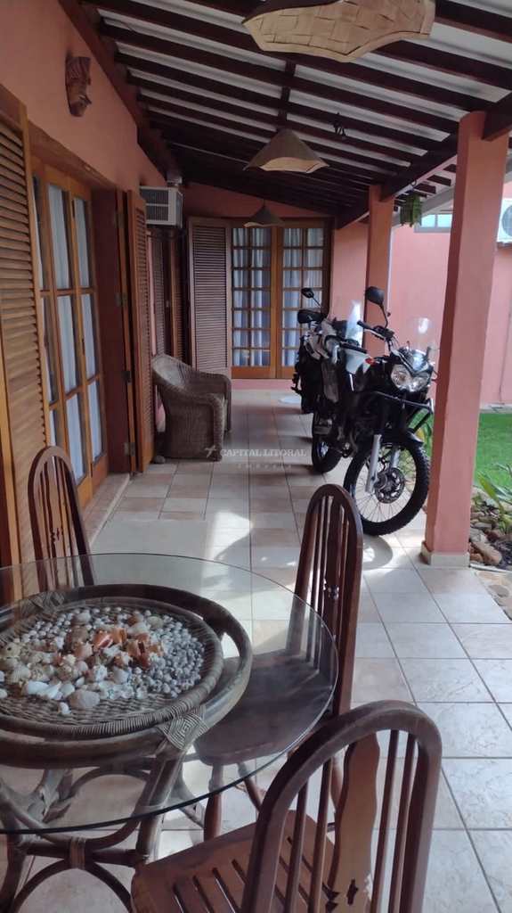 Casa em Ilhabela, no bairro Perequê