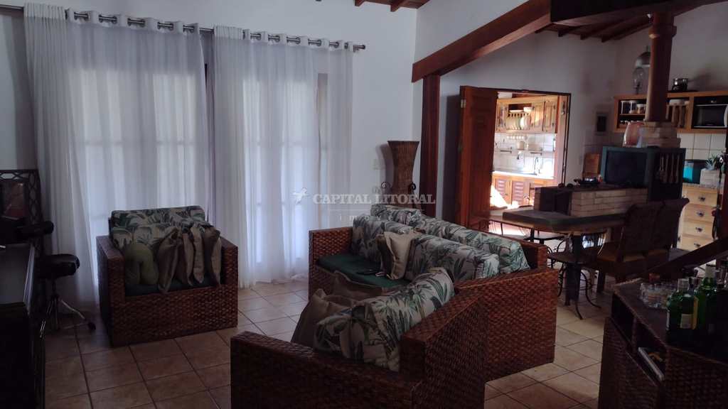 Casa em Ilhabela, no bairro Perequê